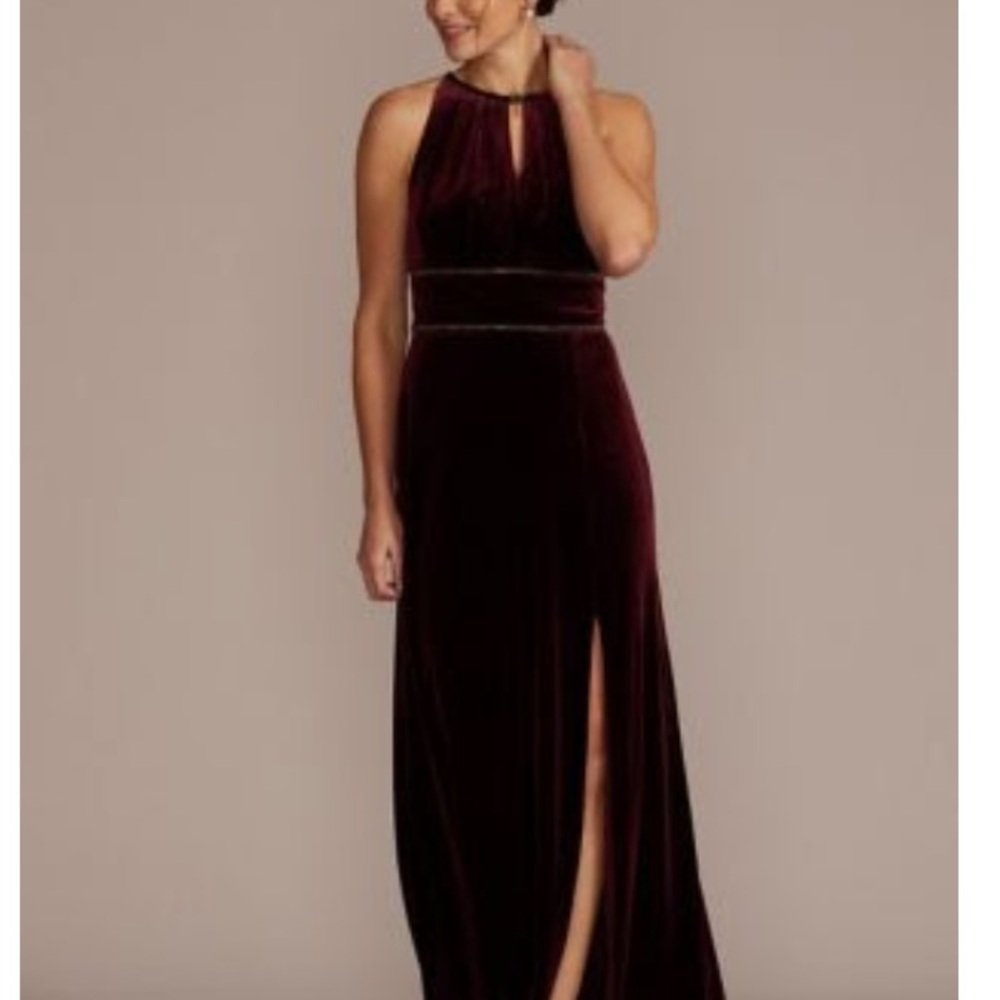 Elegant Burgundy Velvet Evening Gown